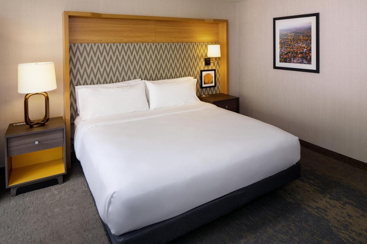 Holiday Inn Express & Suites Charlottesville By Ihg Εξωτερικό φωτογραφία