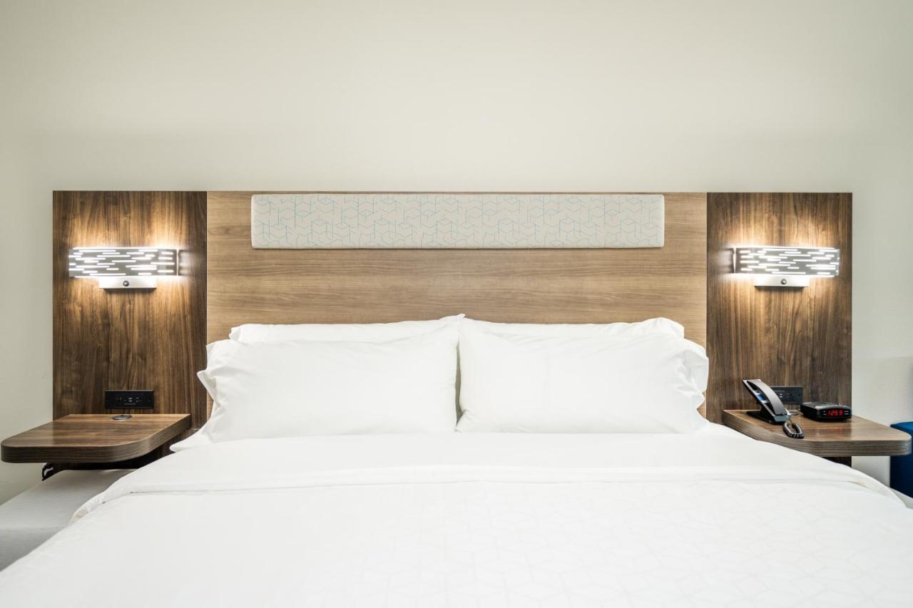 Holiday Inn Express & Suites Charlottesville By Ihg Εξωτερικό φωτογραφία