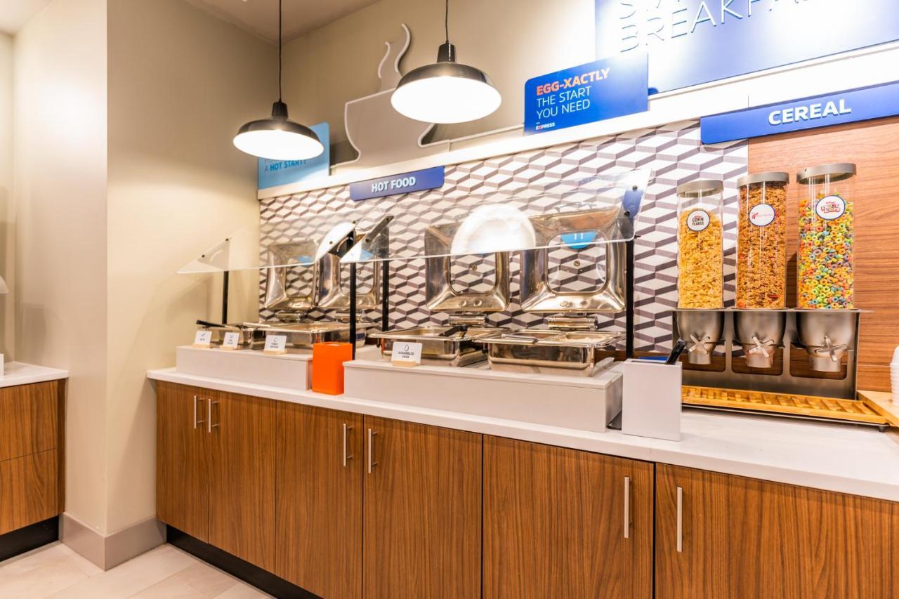 Holiday Inn Express & Suites Charlottesville By Ihg Εξωτερικό φωτογραφία