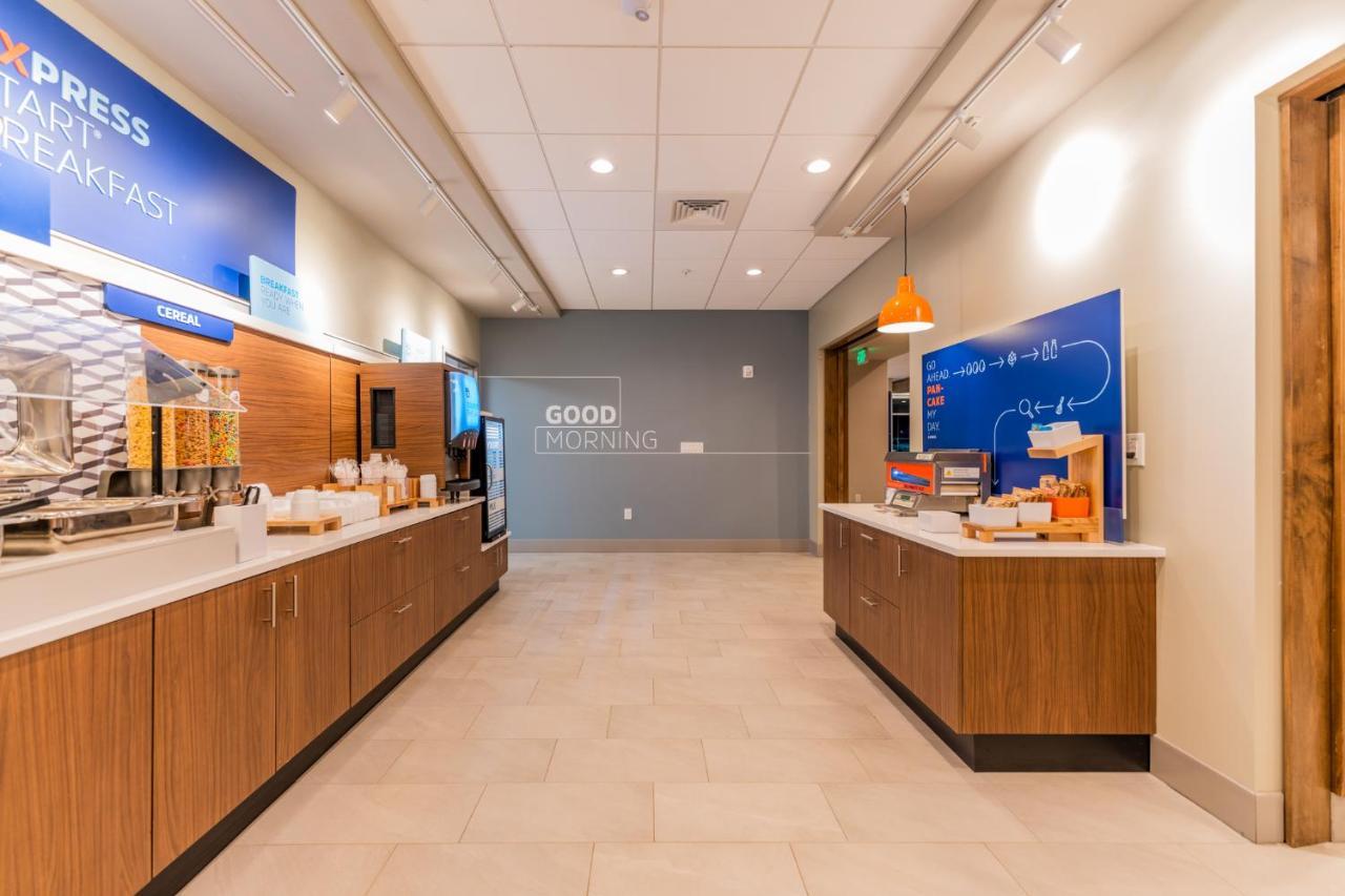 Holiday Inn Express & Suites Charlottesville By Ihg Εξωτερικό φωτογραφία