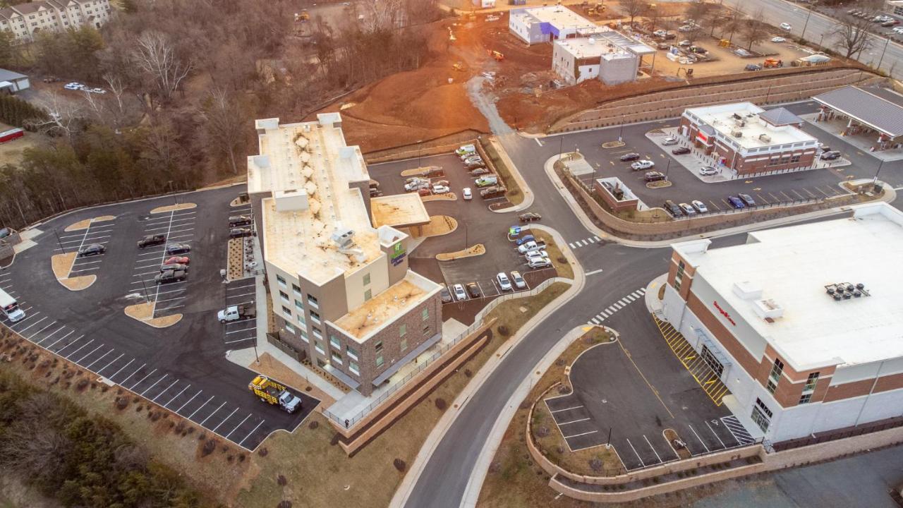 Holiday Inn Express & Suites Charlottesville By Ihg Εξωτερικό φωτογραφία