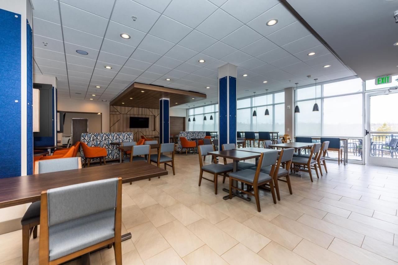 Holiday Inn Express & Suites Charlottesville By Ihg Εξωτερικό φωτογραφία