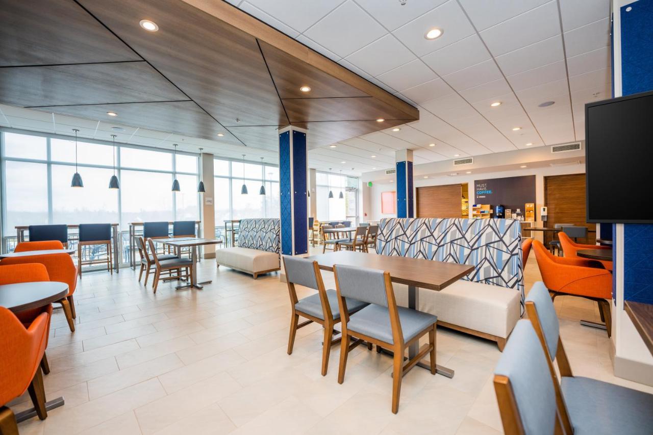 Holiday Inn Express & Suites Charlottesville By Ihg Εξωτερικό φωτογραφία